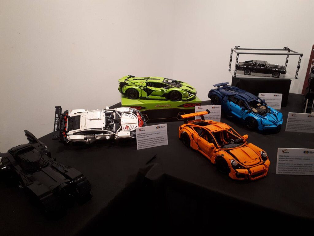 LEGO DC Super Heroes 1989 Batmobile (76139) 
 Batmobile del año  1985 (76139), Porsche 911 RSR (42096), Porsche 911 GT3 RS (42056),  Bugatti Chiron (42083),  Dodge Charger (42111) y el ultimo de este año el Lamborghini Sián FKP 37 (42115).