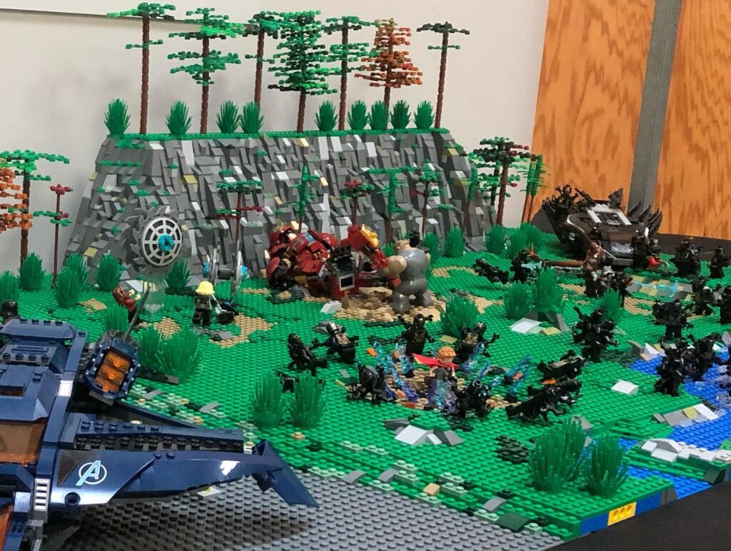 Gran batalla en Wakanda de Los Vengadores contra las fuerzas de Tanos.con Lego