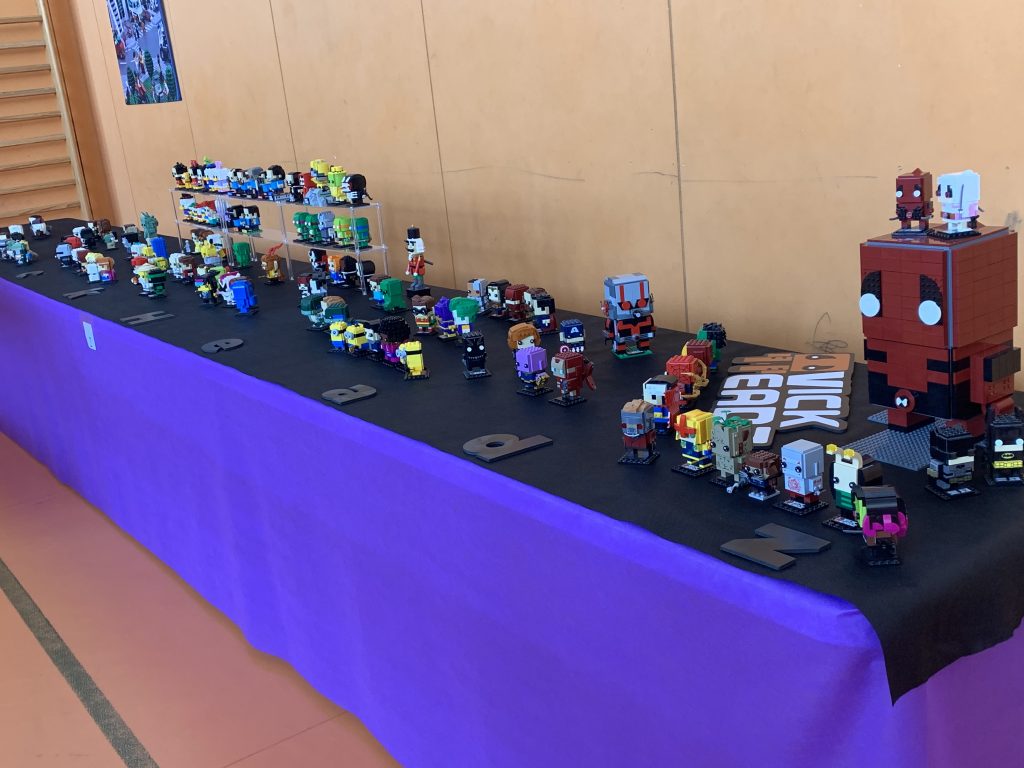Mesa 2 Lego BRICKHEADZ

 Valbrick exposición Picassent 2021