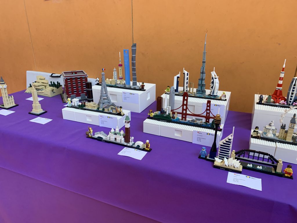 Mesa 10 Lego ARCHITECTURE

 Valbrick exposición Picassent 2021