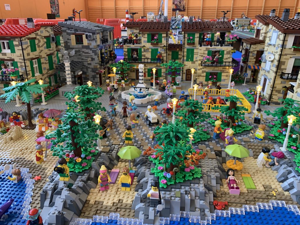Mesa 11 Lego POBLADO MEDITERRÁNEO Y MUNDO SUBMARINO

 Valbrick exposición Picassent 2021