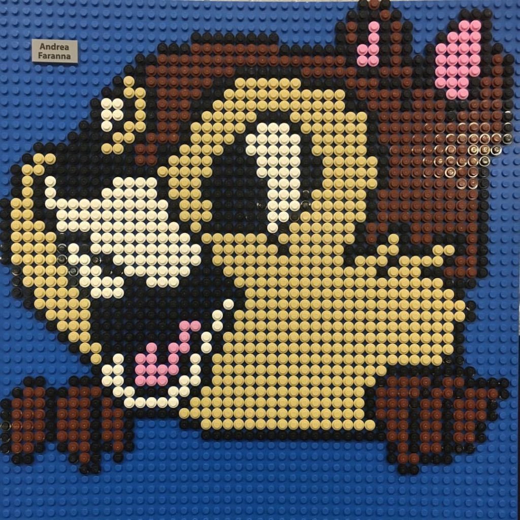 Pequeño mosaico Lego de la ardilla Chip a cargo de Andrea