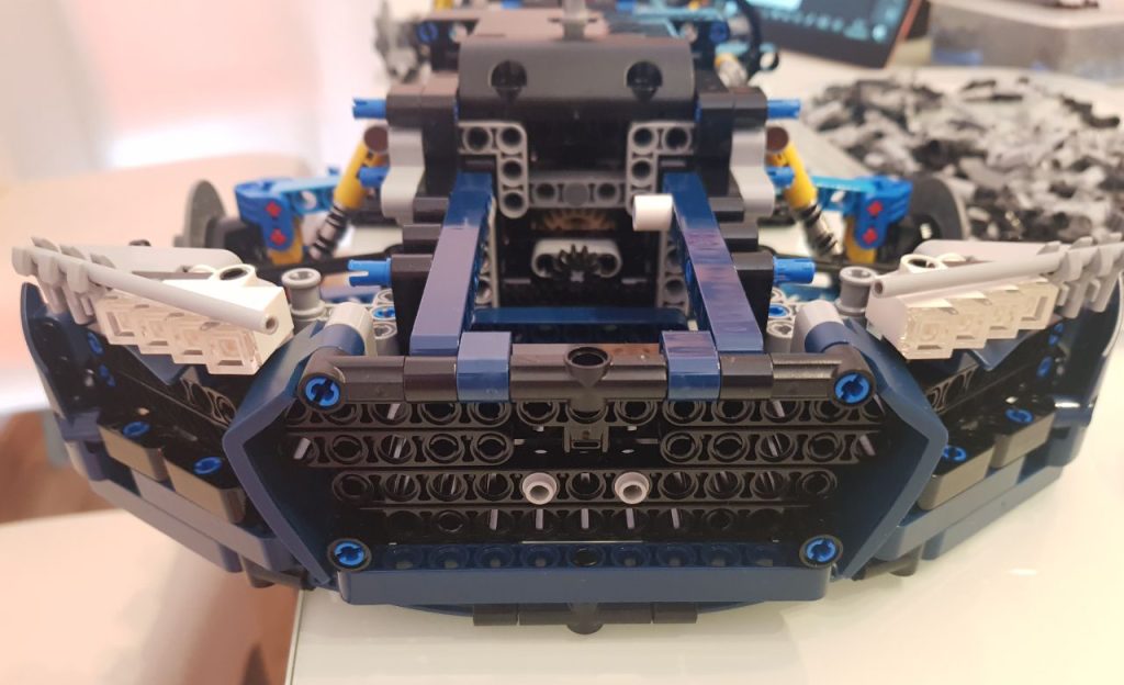 LEGO TECHNIC AUDI R8 SPYDER con piezas limitadas.