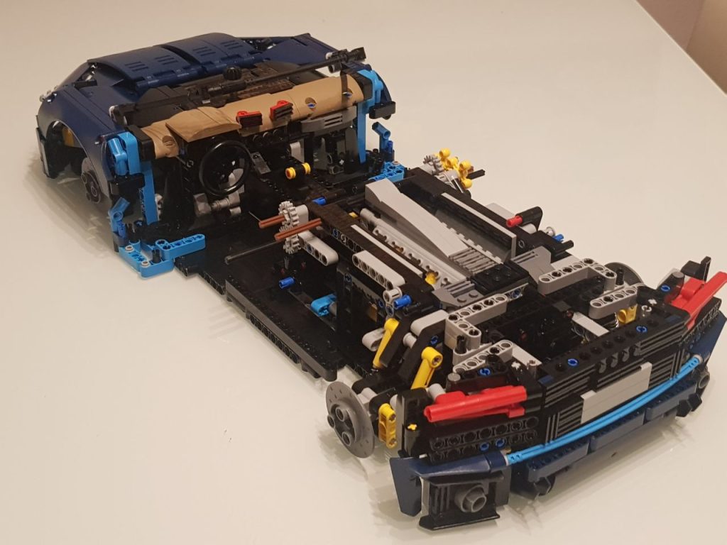 LEGO TECHNIC AUDI R8 SPYDER con piezas limitadas.
