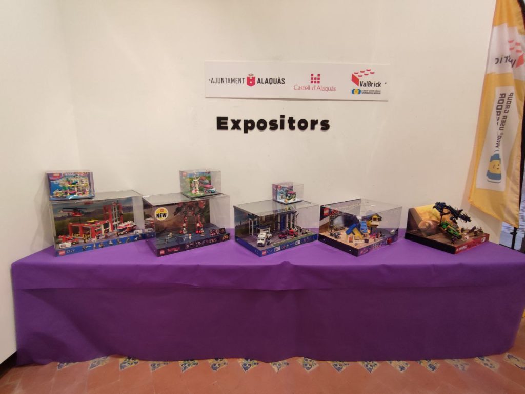 expositores conmemorativos de tiendas Lego
