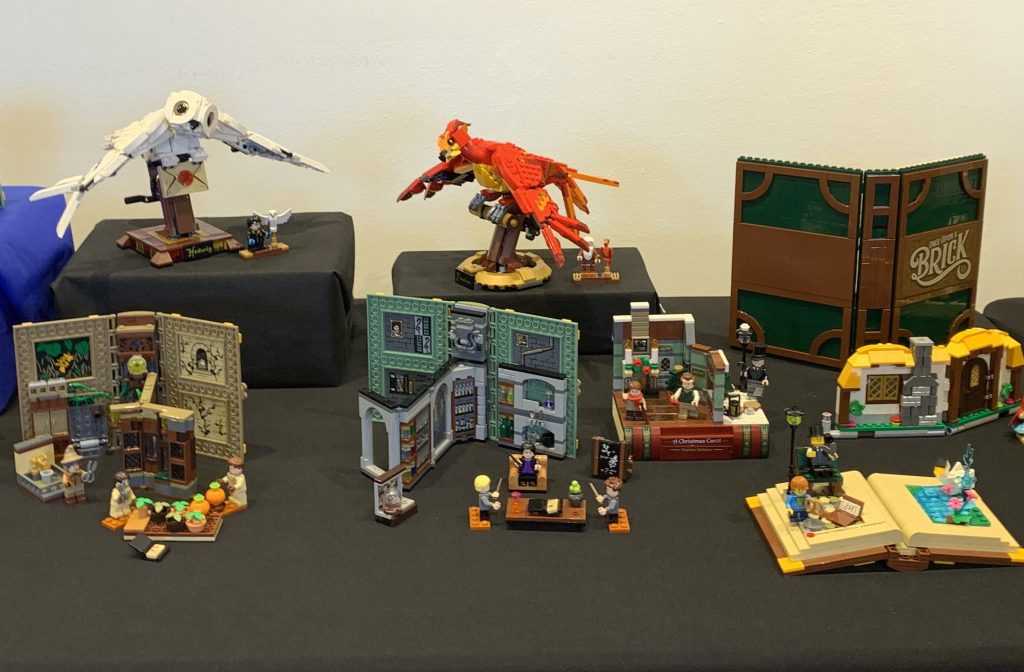 sala 2 de la Exposición Lego Alaquàs 2021 mesa libros