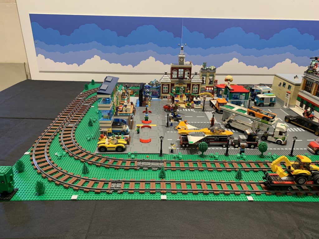 sala 2 de la Exposición Lego Alaquàs 2021  mesa  city ariel