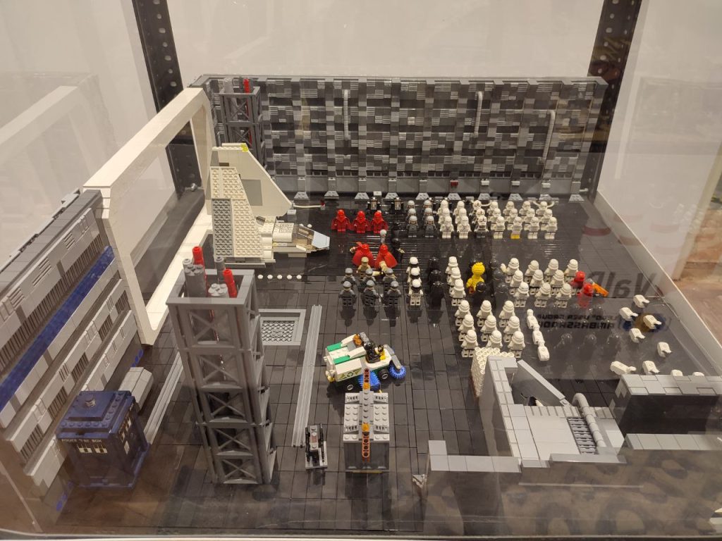 sala 3 de la Exposición Lego Alaquàs 2021  URNAS STAR WARS