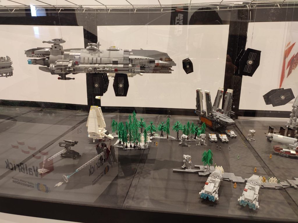 sala 3 de la Exposición Lego Alaquàs 2021  URNAS STAR WARS