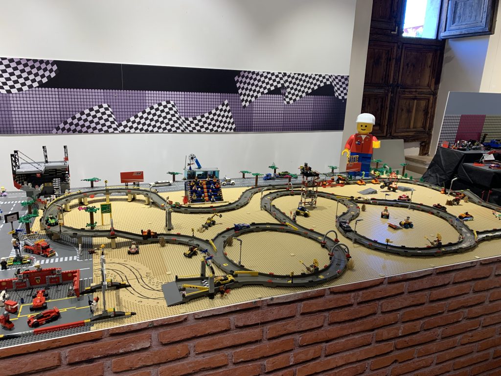 sala 5 de la Exposición Lego Alaquàs 2021  Speed Champions, Racer & Botanical
CIRCUITO RACER ELECTRICO