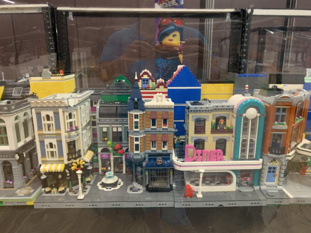 012 Lego Creator Assembly Square año 2017 (10255)
013 Lego Creator Downtown Diner año 2018 (10260)

